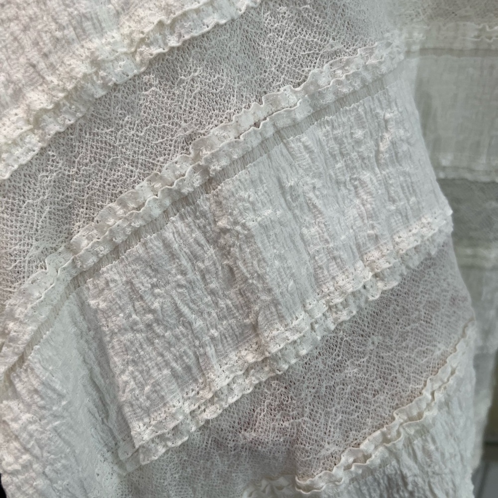 Beautiful Karen Kane ruffle lace top - Picture 3 of 4